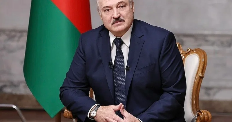 Lukaşenko hakimiyyətdə bir az çox qaldığını etiraf edib