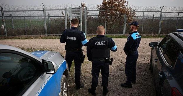 Новые власти Германии начнут разворачивать мигрантов на границе