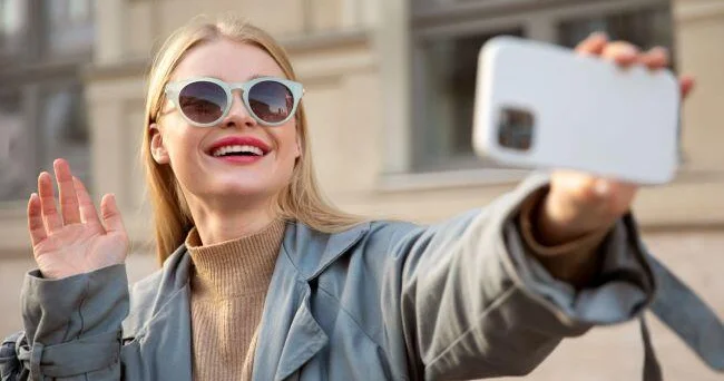 Mükəmməl selfi üçün sadə üsullar: Bəyənmə və şərhlər yağış kimi gələcək FOTO