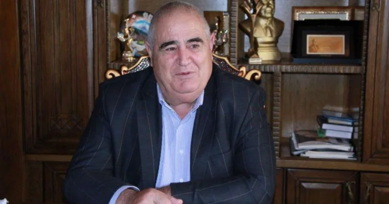 Versinlər də, "niçeqo"... Şərurlu İsfəndiyar