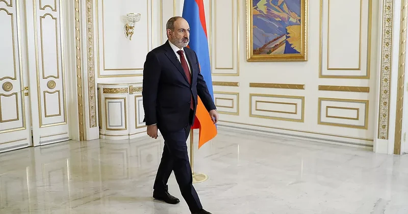 Nikol Paşinyan Moskvaya getdi