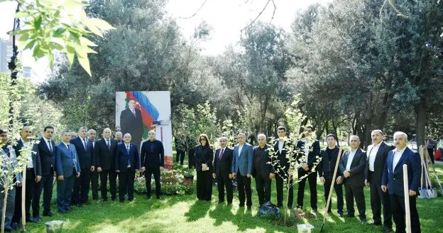 Heydər Əliyevin anadan olmasının 102 illiyi ilə əlaqədar ağacəkmə aksiyası keçirilib FOTOLAR
