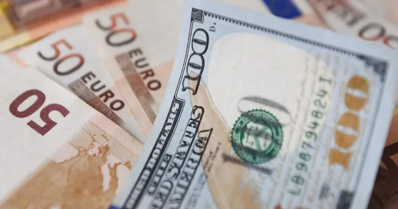 Çinin valyuta ehtiyatları 3,28 trilyon dollara çatıb