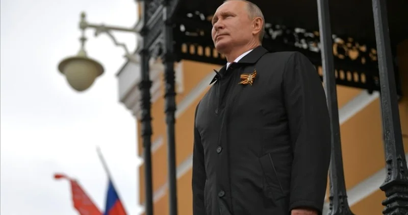 Putin sovet xalqlarının nümayəndələrini təbrik etdi