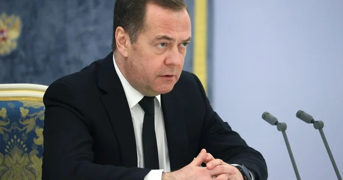 Medvedev Avropaya XATIRLATMA: Hitlerin aqibətini unutmayın!