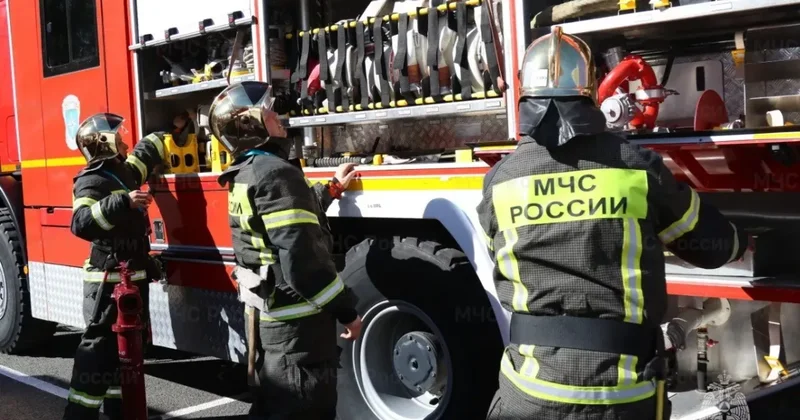 В Ростове на Дону приостановил работу логистический центр после атаки БПЛА ВИДЕО