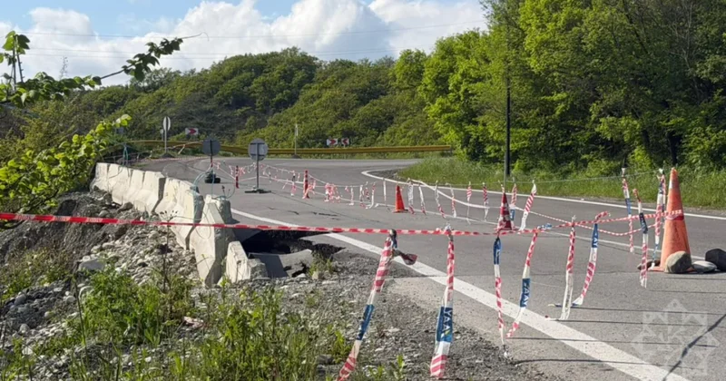 Ağsu perevalında sürüşmə oldu