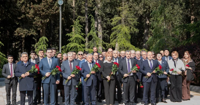 BMU nun kollektivi Ulu Öndərin xatirəsini ehtiramla yad edib FOTOLAR
