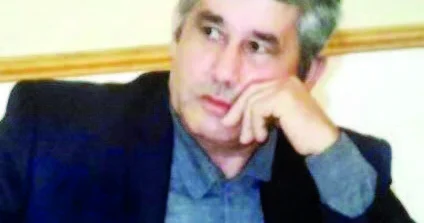 Sazın köynəyindən keçən şair...