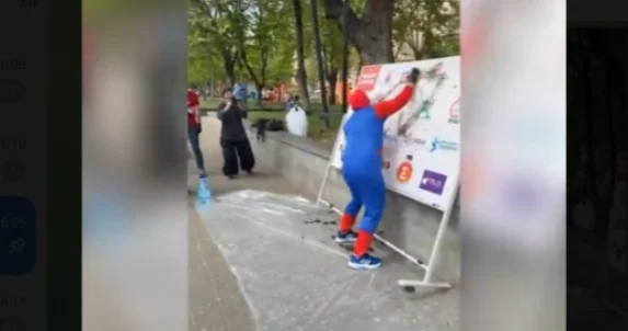 Партия Против всех в Ереване буквально закидала конкурентов грязью ВИДЕО