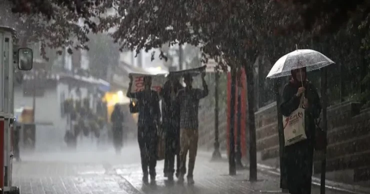 Bu rayonlara dayanmadan yağış yağır Faktiki HAVA