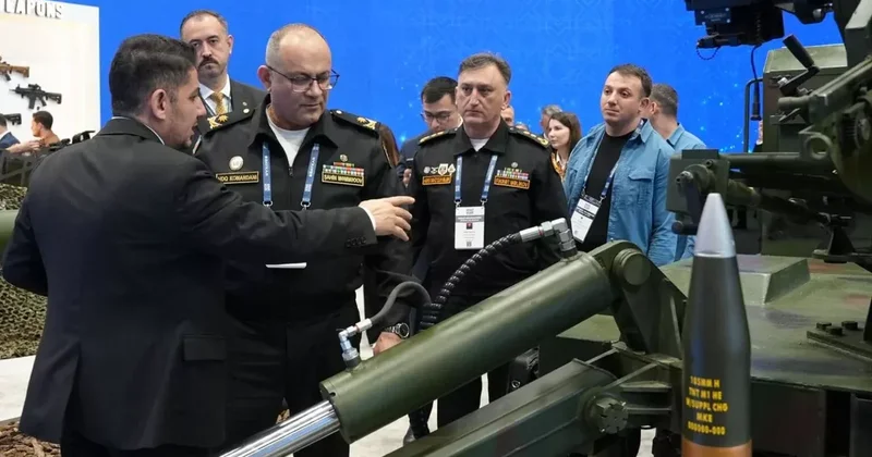 SAHA 2026: контр адмирал Мамедов ознакомился с надводным дроном камикадзе PİRANA ФОТО