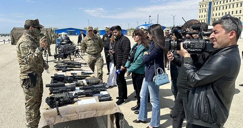 Jurnalistlərə müasir silah və döyüş texnikası göstərildi Təlim treninqdən GÖRÜNTÜLƏR