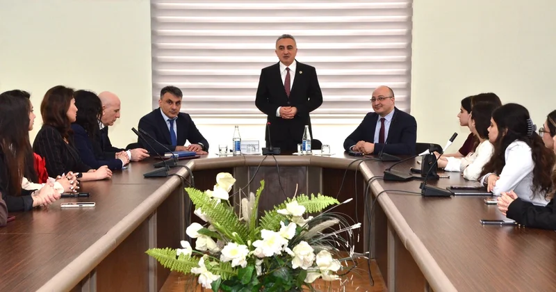 Vəkillər Kollegiyasının sədri DİA da tələbələrlə görüş keçirib