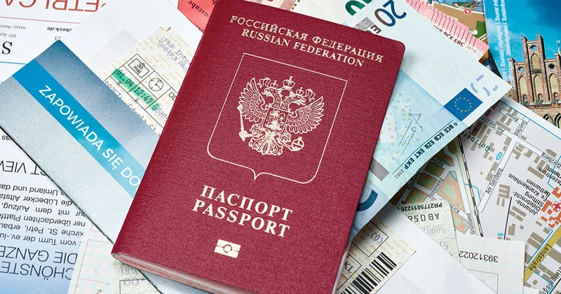 Еврокомиссия подтвердила планы ЕС ввести визовые ограничения против россиян