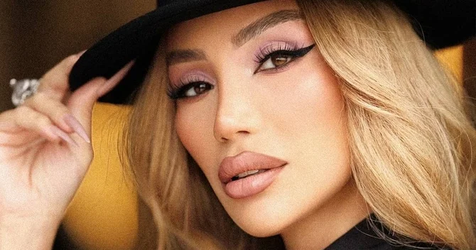 Röya Ayxan sevənlərinə Yollar ı təqdim etdi