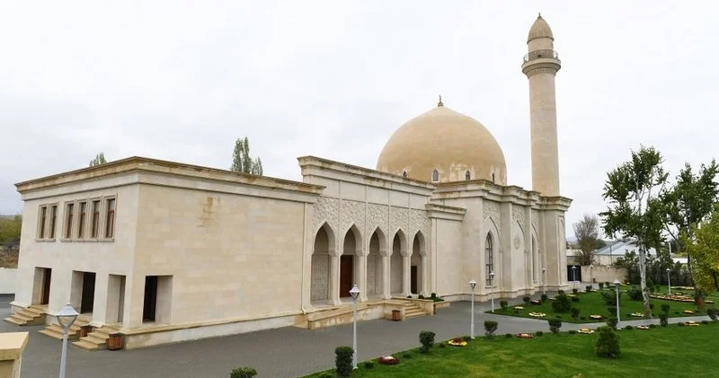 Ziyarətgaha getmək və kömək istəmək İslam dinində necə qarşılanır? İlahiyyatçı DANIŞDI KONKRET