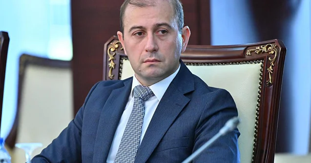 Düdük sədaları altında imperial məqsəd Makronun İrəvan çıxışının gizli tərəfləri