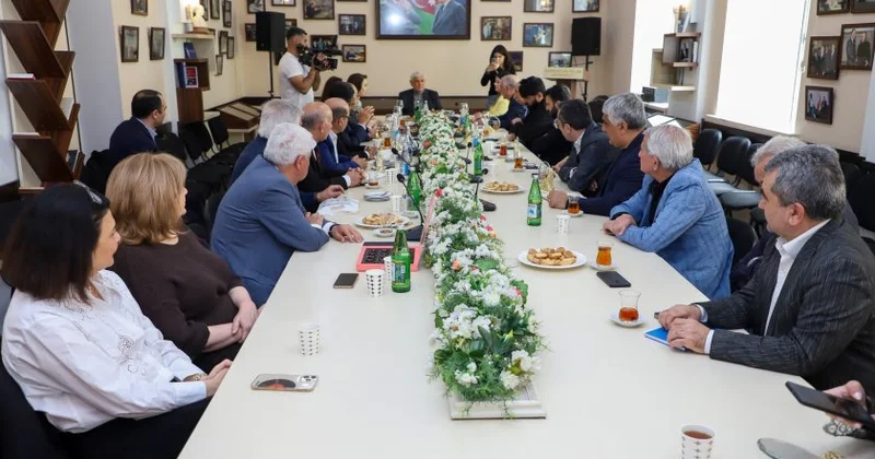 İntiqam Yaşara “Ədəbiyyat adamı” mükafatı verilib