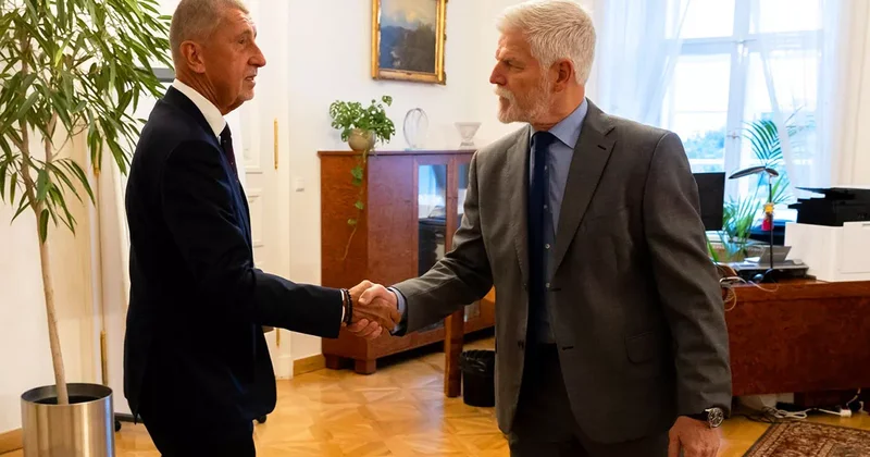 Президент и премьер Чехии до сих пор не решили, кто поедет на саммит НАТО