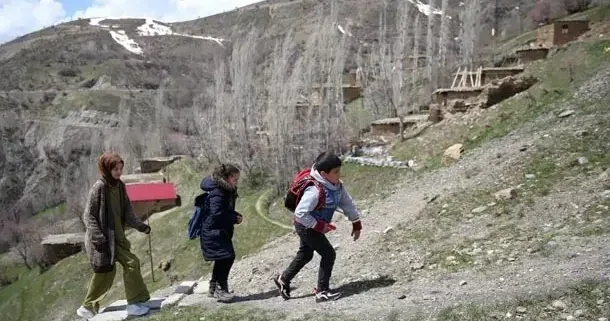 Sərt dağların yamacında cəmi iki şagird, BİR MÖCÜZƏ
