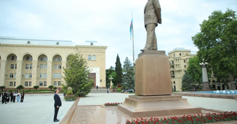 Ümummilli Liderin əziz xatirəsi Gəncədə qeyd olundu FOTOLAR