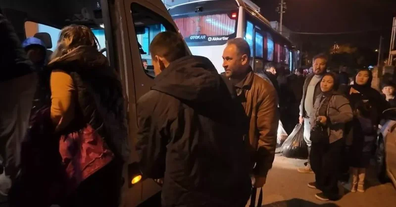 У берегов Измира спасли десятки тонущих мигрантов