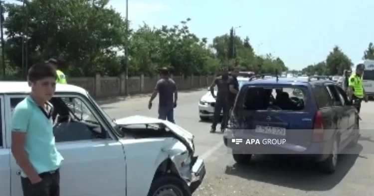 Cəlilabadda minik avtomobilləri toqquşub