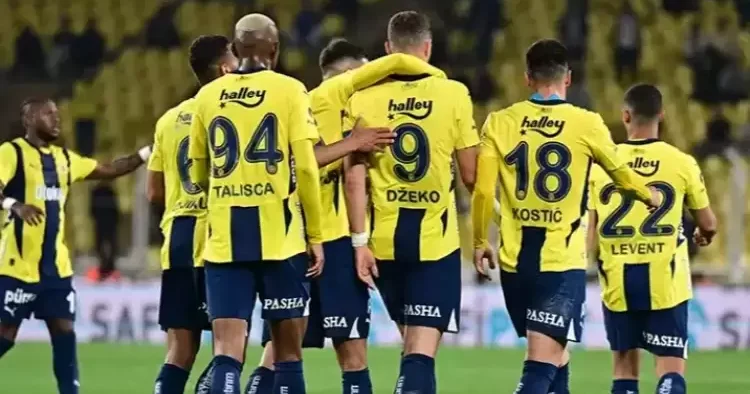 Fənərbaxça nın ulduzu vətənində mikrofonu əlinə alıb konsert verdi!