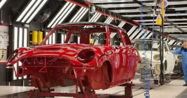 Böyük Britaniyada avtomobil istehsalı 70 illik minimuma enib...