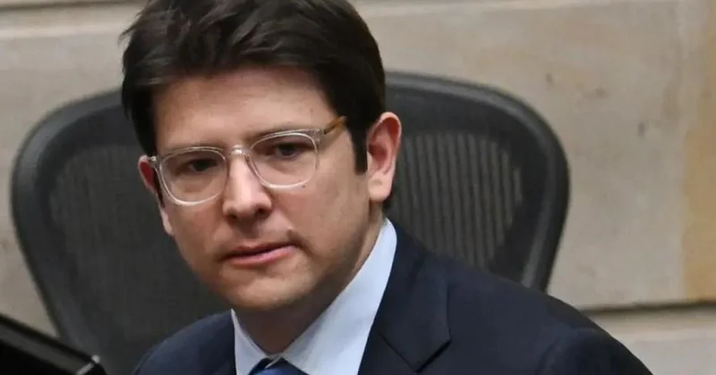 Kolumbiyalı senator sui qəsd cəhdindən sonra əməliyyat olunub, vəziyyəti kritik olaraq qalır