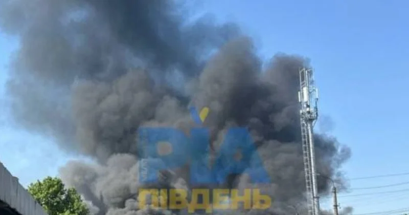 В Мелитополе горит завод: там россияне ремонтируют военную технику