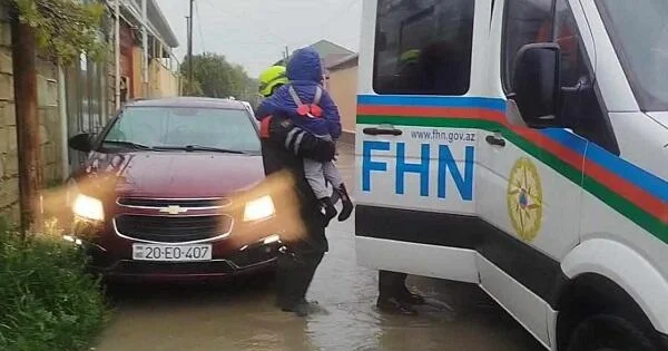 FHN köməksiz vəziyyətdə qalanları xilas etdi