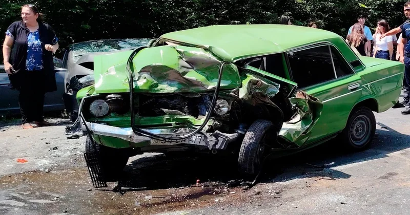 В тяжелой автоаварии в Гахе пострадали люди