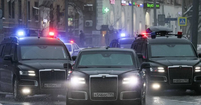 Кортеж Путина прибыл в Кремль поздно вечером