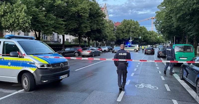 Almaniyada qadın bıçaqla insanlara hücum edib