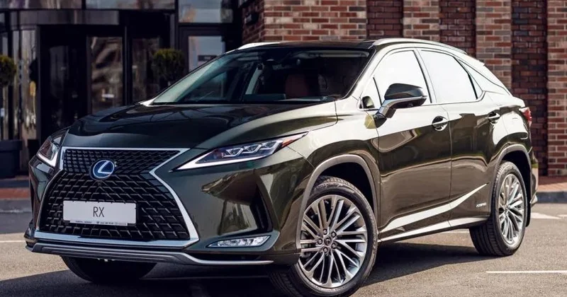 Milli Məclis önündə insident İdmançı “Lexus”la xanım sürücünün qarşısını kəsib
