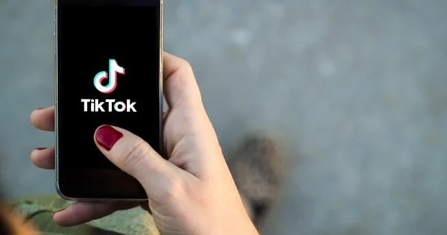 Məşhur TikToker ölkədən qovuldu FOTO