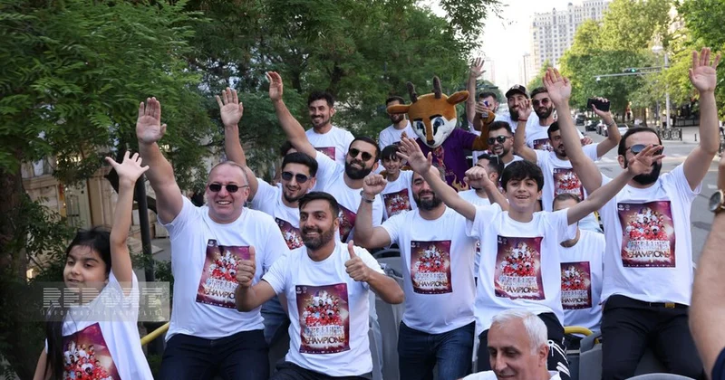 Dünya çempionlarının şəhər turu keçirilir