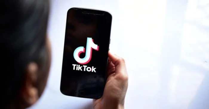 Məktəblərdə şagirdlərin “TikTok”a çıxışı BLOKLANDI RƏSMİ