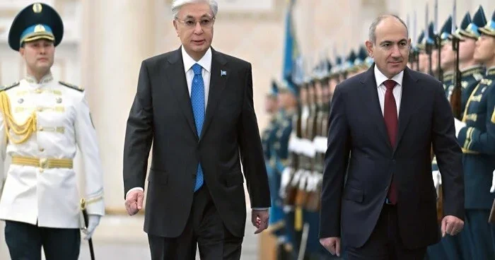 Tokayevdən Paşinyana böyük jest Kremlə mesaj