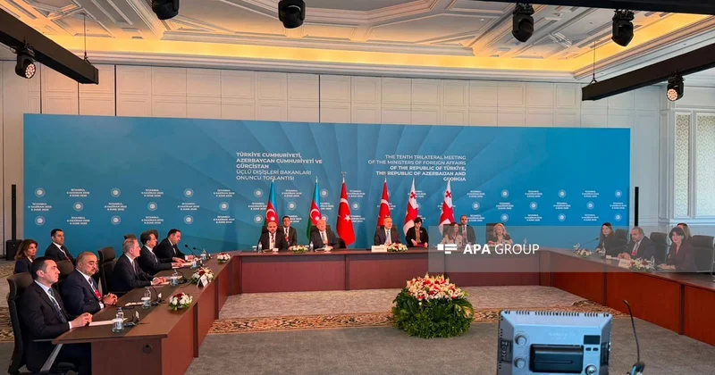 Azərbaycan Gürcüstan Türkiyə XİN rəhbərlərinin üçtərəfli görüşü başlayıb