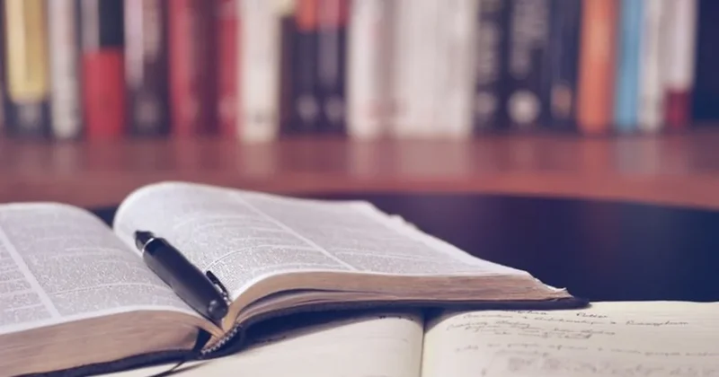 “İnsanları işlədirlər, pulunu vermirlər“ Kitab sektorunda qalmaqallı İDDİALAR