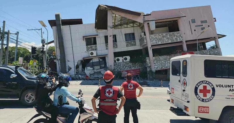 Zəlzələ və sunami təhlükəsi: Yüzlərlə yaralı var