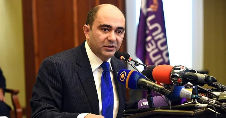 Paşinyan bu müxalif deputatları ələ alacaq