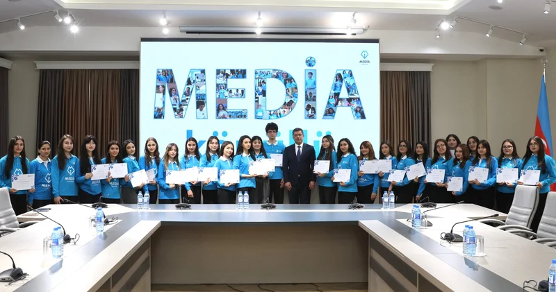 MEDİA da məzun könüllülər və növbəti proqramın iştirakçıları ilə görüş keçirildi FOTO