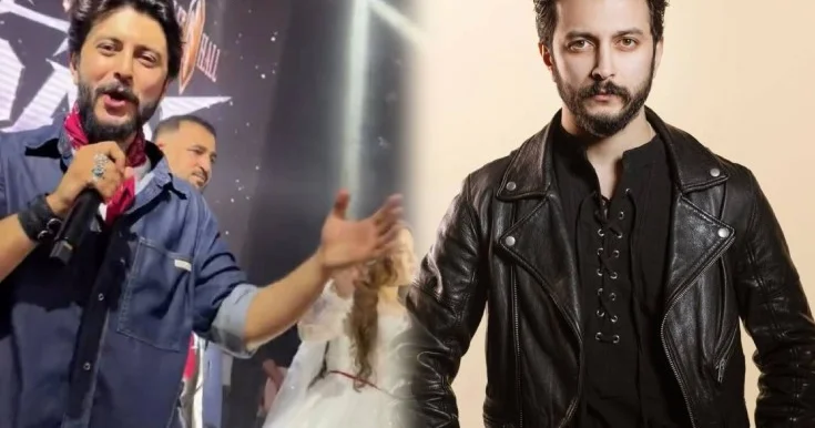 Yarım saat oxuduqdan sonra səhv məclisə getdiyini anladı