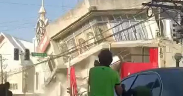 Filippində güclü zəlzələ baş verib, sunami təhlükəsi elan edilib