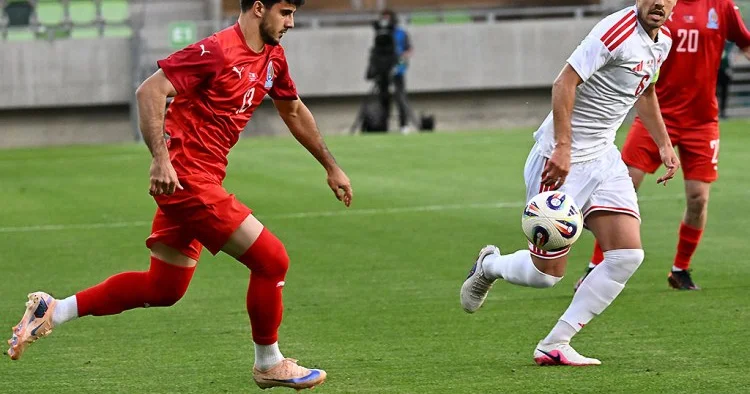 Malta ilə matçın birinci hissəsində futbolçular sanki çəkinərək oynayırdı millimizin sabiq futbolçusu
