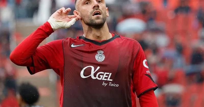 Aziz Yıldırımın ilk hədəfi Vedat Muriqi oldu FOTO